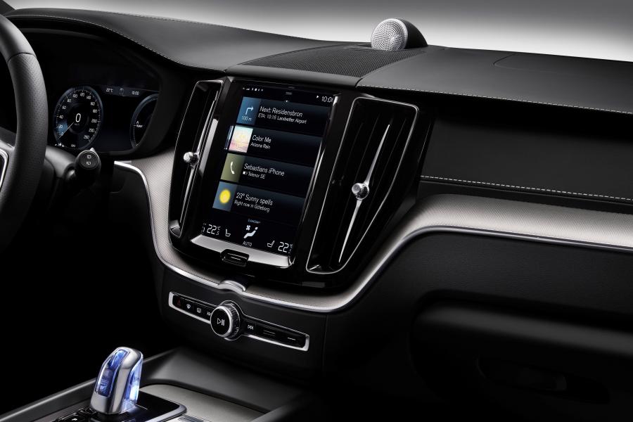 Детали интерьера Volvo XC60 T8 R-Design 2017 года  (WW) (фото 13 из 23)
